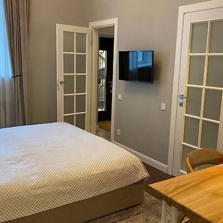 Apartamento Hidden Gem With Its Own Private Entry At Lypky Kiev Exterior foto