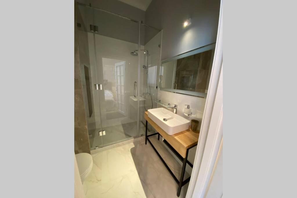 Apartamento Hidden Gem With Its Own Private Entry At Lypky Kiev Exterior foto
