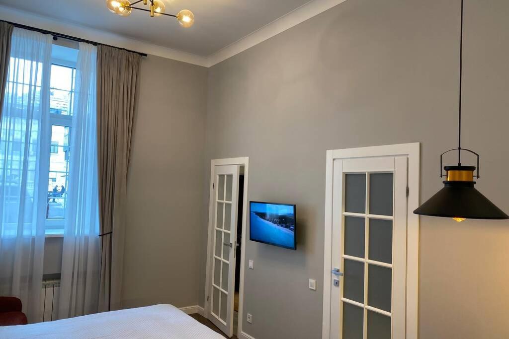 Apartamento Hidden Gem With Its Own Private Entry At Lypky Kiev Exterior foto