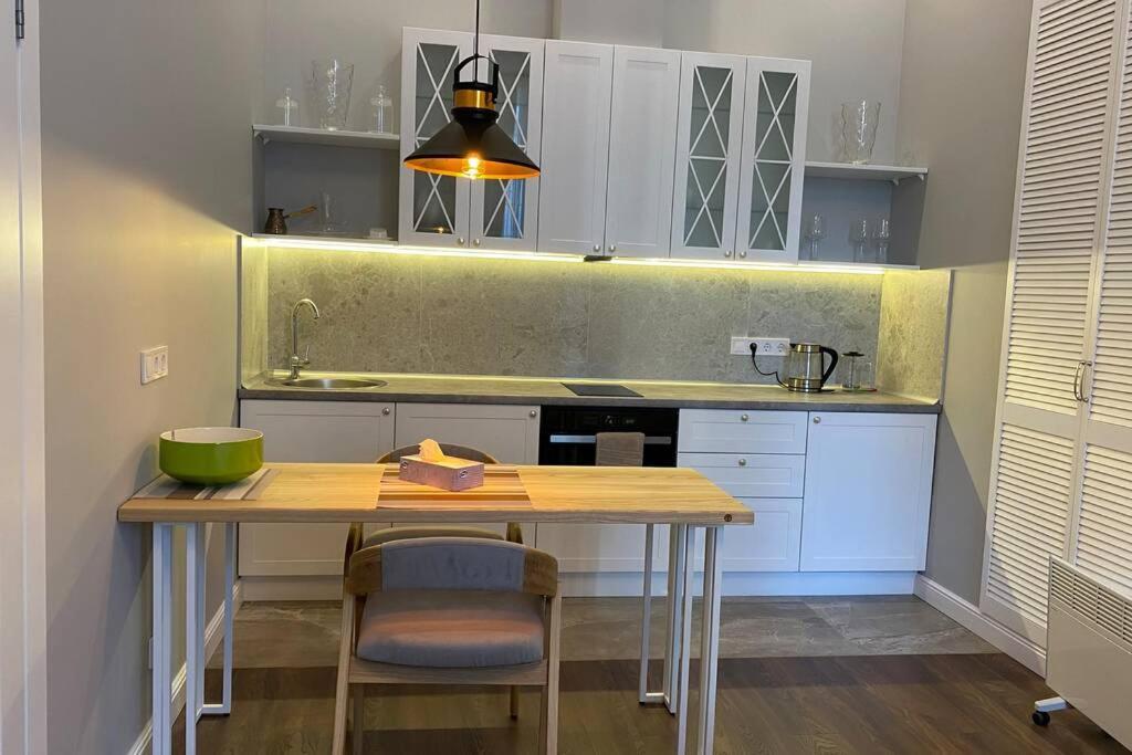 Apartamento Hidden Gem With Its Own Private Entry At Lypky Kiev Exterior foto