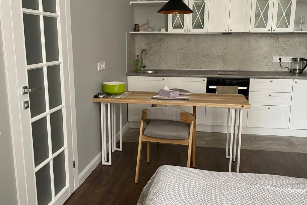 Apartamento Hidden Gem With Its Own Private Entry At Lypky Kiev Exterior foto